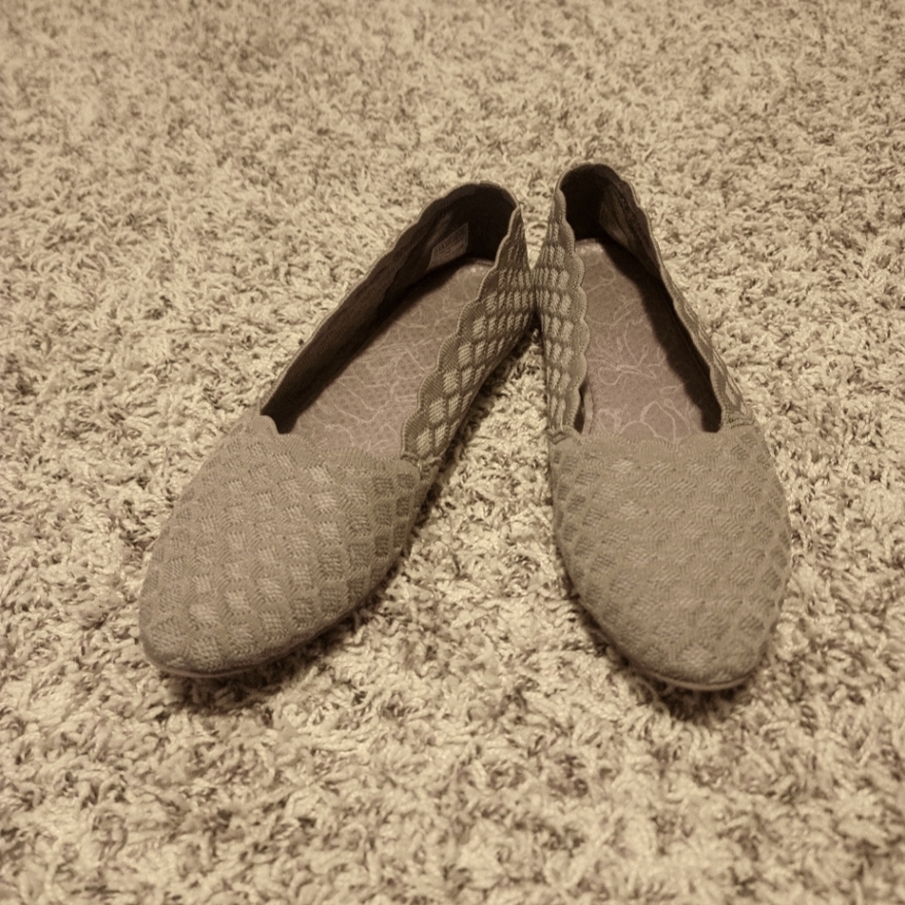 Sketches Stretch Fit Size 9.5 flats beige tan